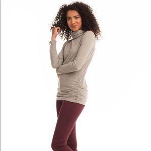 synergy organics chandler top in charcoal